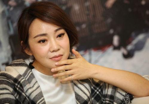 娱乐吃瓜妹闫妮小说,娱乐圈吃瓜女王，揭秘幕后故事